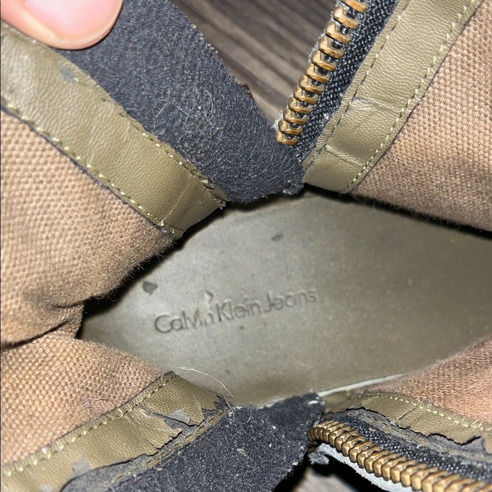 *RARE* Calvin Klein Jeans Gray Leather Boots - Picture 2 of 5